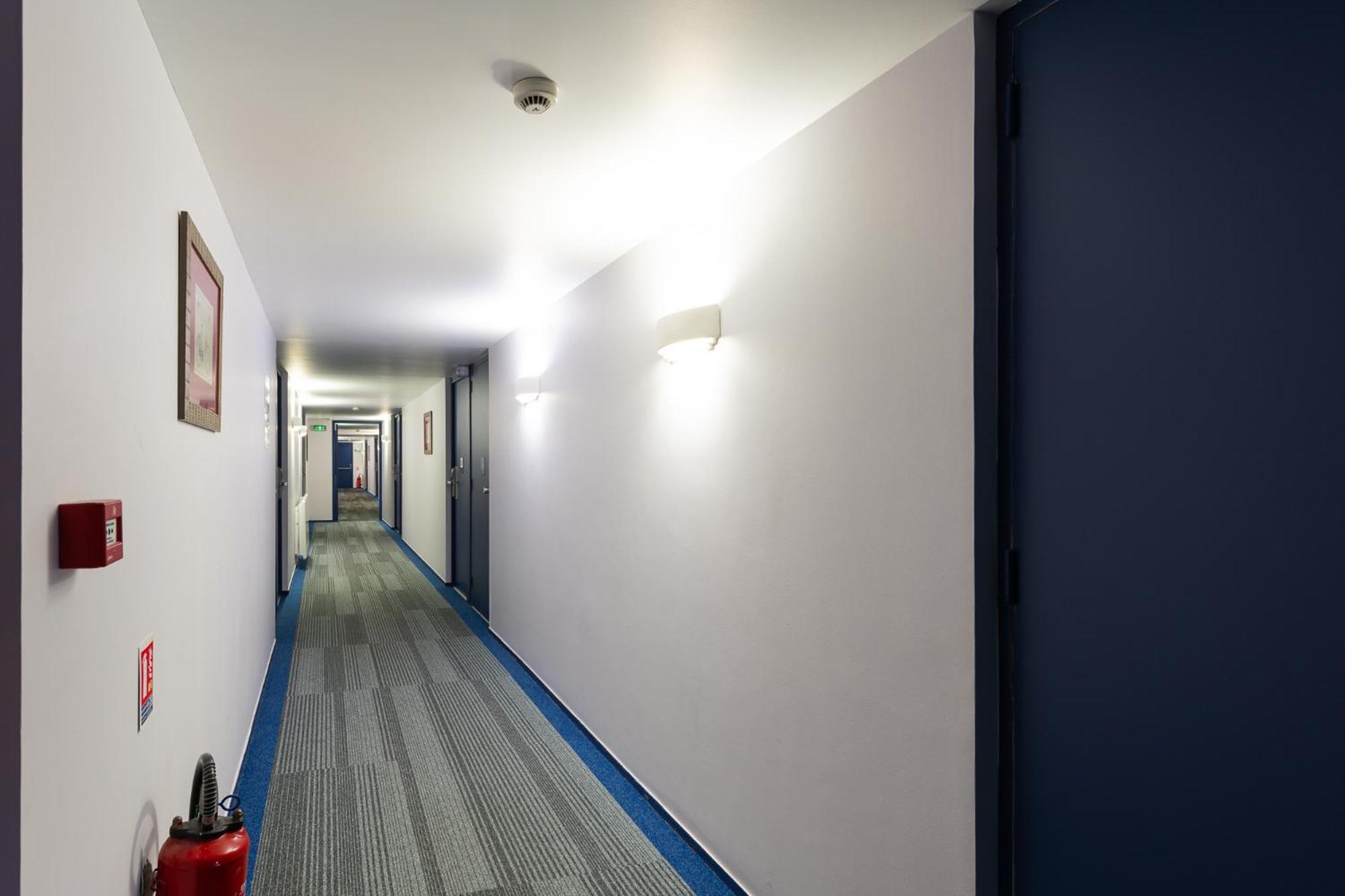 Kyriad Chantilly Nord St Maximin 3*