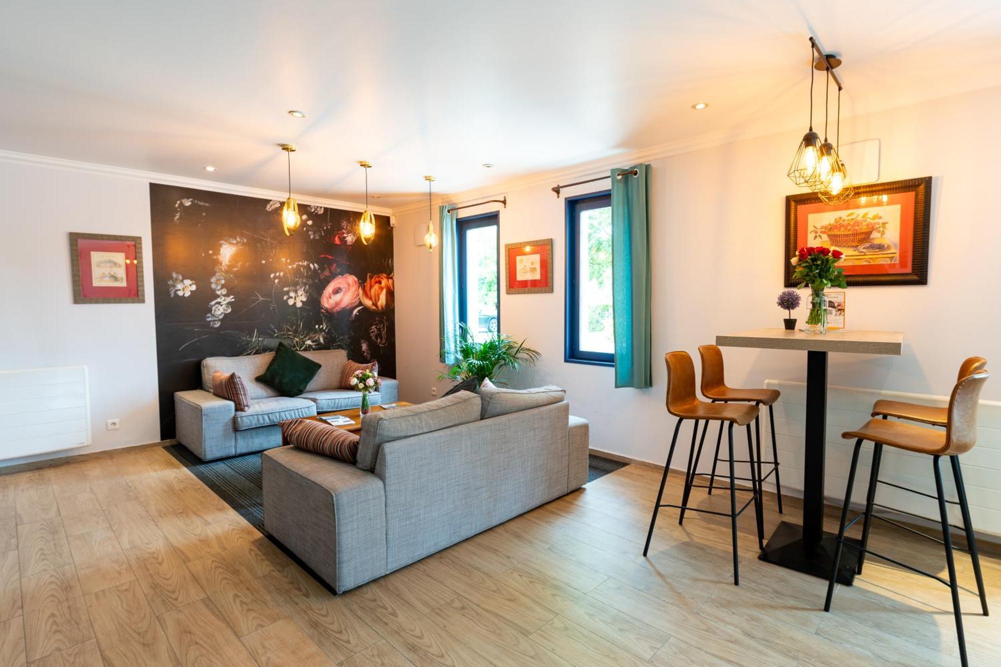 Kyriad Chantilly Nord St Maximin Hotel 3*