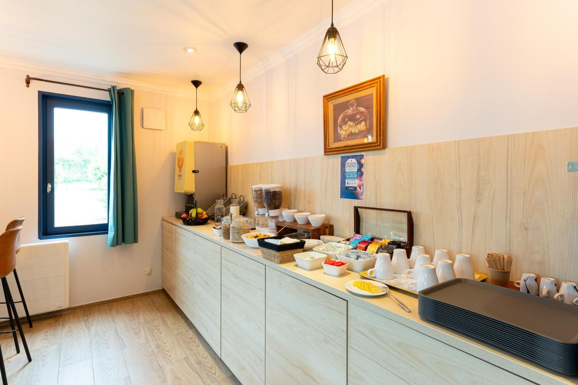 Hotel Kyriad Chantilly Nord St Maximin 3*